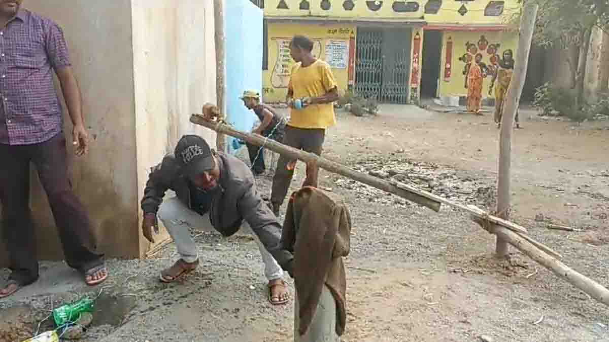 बोरवेल से निकली ज्वलनशील गैस, देखें वीडियो