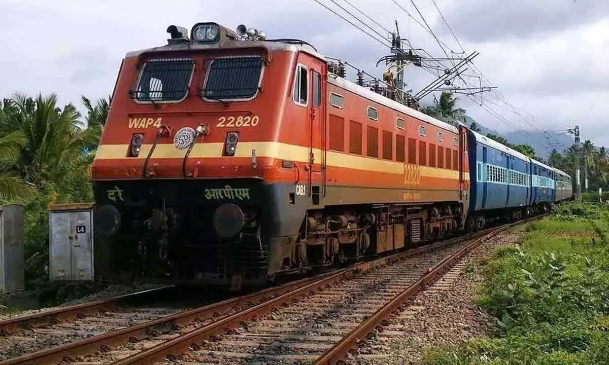 दक्षिण मध्य रेलवे विभिन्न गंतव्यों के बीच विशेष ट्रेनें चलाएगा