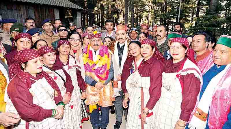 विंटर कार्निवाल में सांस्कृतिक दलों ने निकाली मनमोहक झांकियां
