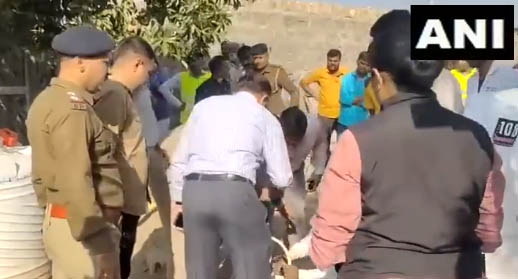 बोरवेल में गिरी ढाई साल की बच्ची, रेस्क्यू करने पहुंची सेना