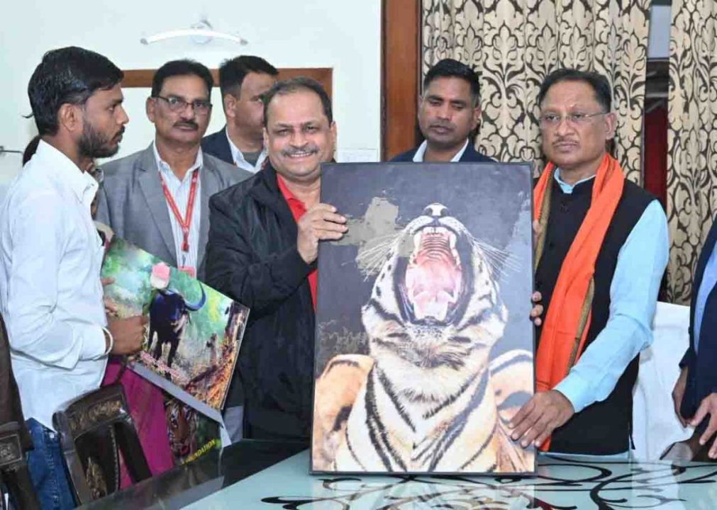 विष्णुदेव साय ने सतपुड़ा वन्य जीव फाउंडेशन के वार्षिक कैलेंडर का किया विमोचन