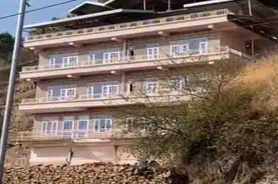 शिमला के 16 मील में भर-भराकर गिरा बहुमंजिला भवन