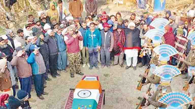 गवाली का सीआरपीएफ हैड कांस्टेबल शौकत अली खाक-ए-सुपुर्द
