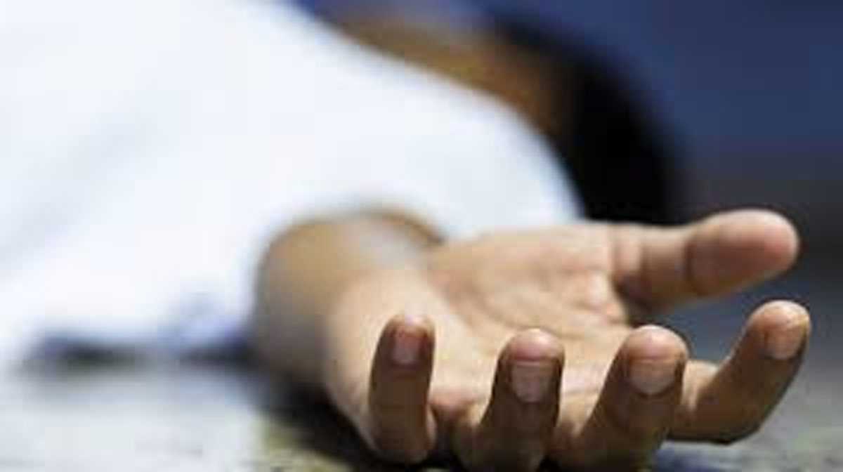 पेड़ पर लटक रही थी सड़ी-गली लाश, ग्रामीणों से पूछताछ जारी