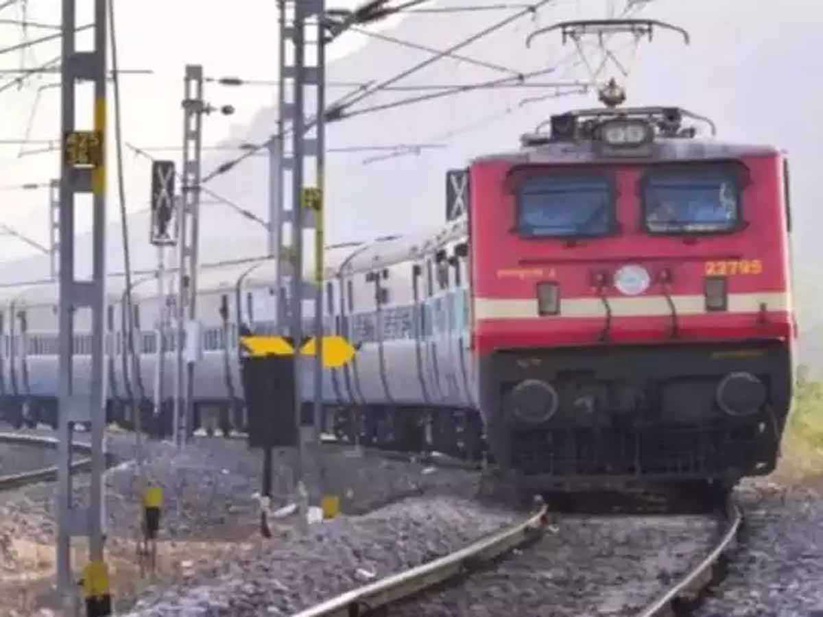 रूट में परिवर्तन, 12 दिनों तक रायपुर और नागपुर होकर गुजरेगी 8 ट्रेनें