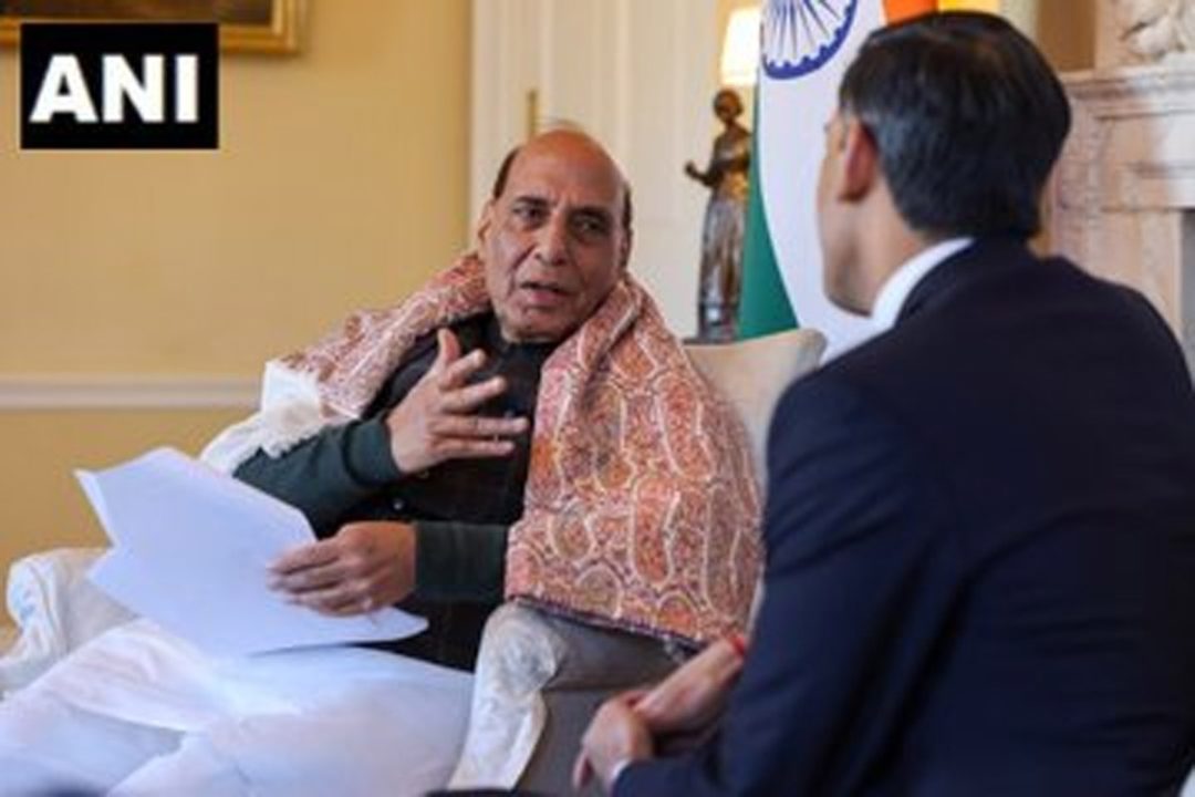 लंदन में प्रधानमंत्री ऋषि सुनक से मिले रक्षा मंत्री राजनाथ सिंह