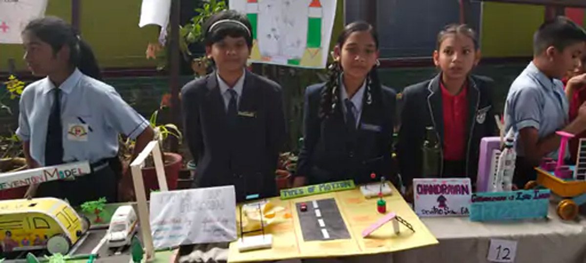 विज्ञान प्रदर्शनी में भूकंप अलार्म मॉडल की टीचरों ने की तारीफ